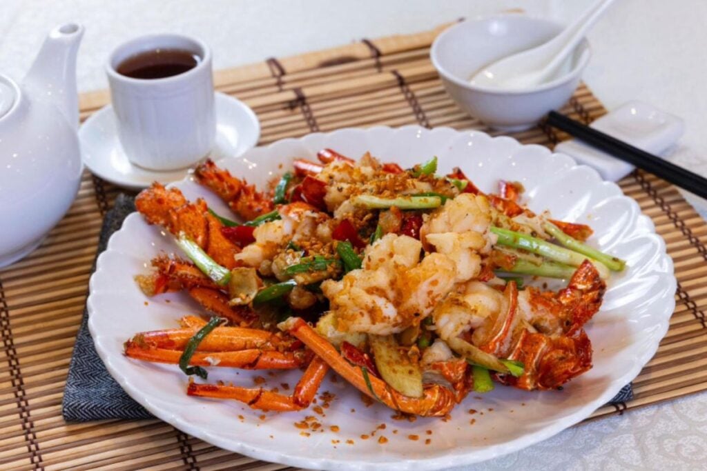 8 essential restaurants to visit for your first time in Hong Kong 7 essential restaurants to visit Hong Kong first time Very Good Seafood Restaurant
