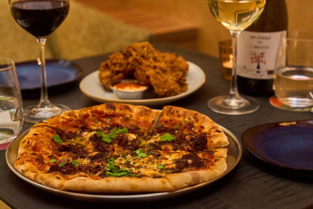 Common Man Coffee Roasters’ Night Shift menu offers sourdough pizzas & craft cocktails post-5PM