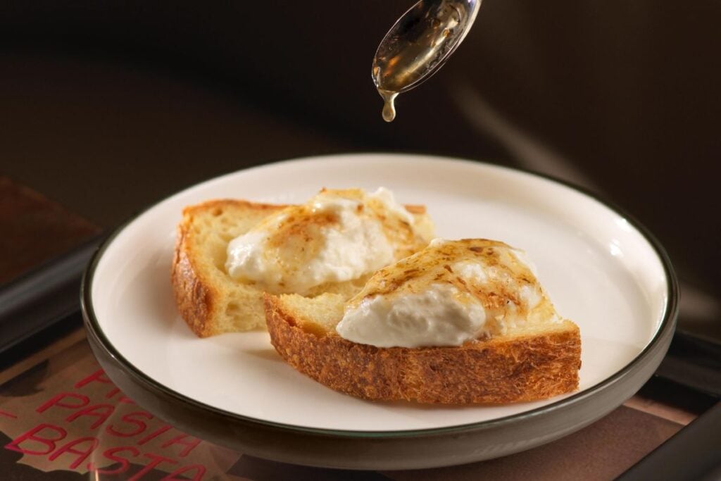 La Volta buratta toast