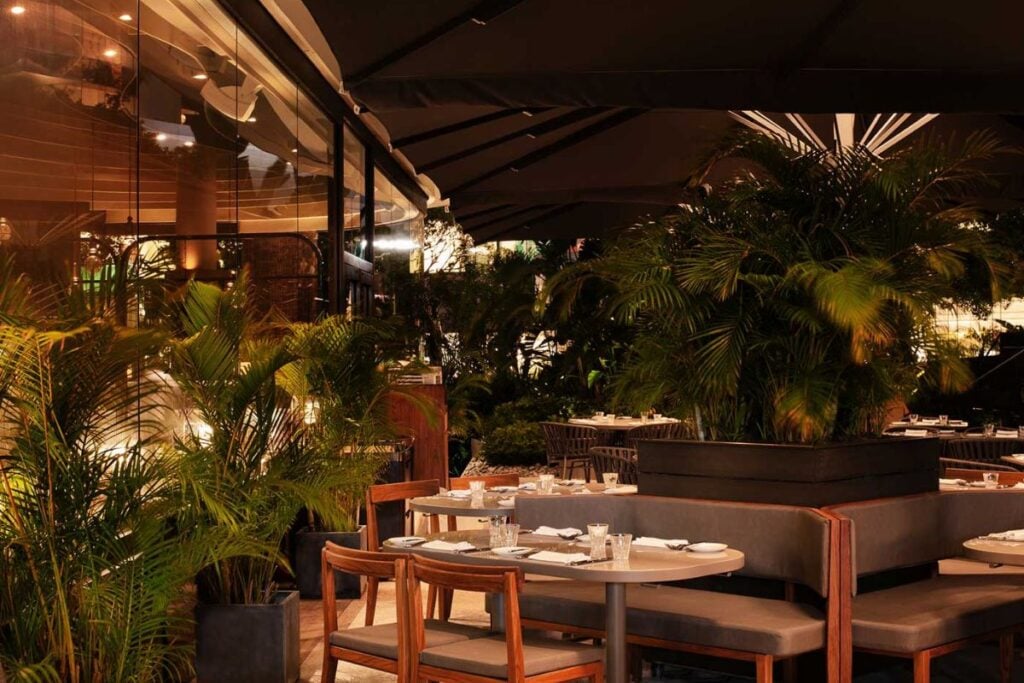 outdoor restaurants Hong Kong al fresco dining The Continental 